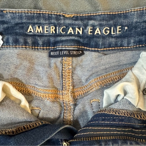 American Eagle Outfitters Blue Distressed Jean Shorts
#1068 - Picture 2 of 8